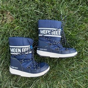 Moon Boot Kids 12.5 Navy and White Snow Boots